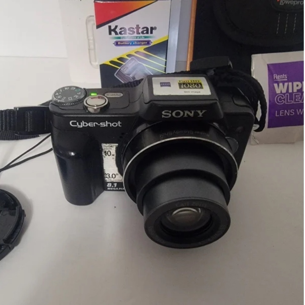 Sony Cyber-shot Digital Camera Black - Picture 8 of 10